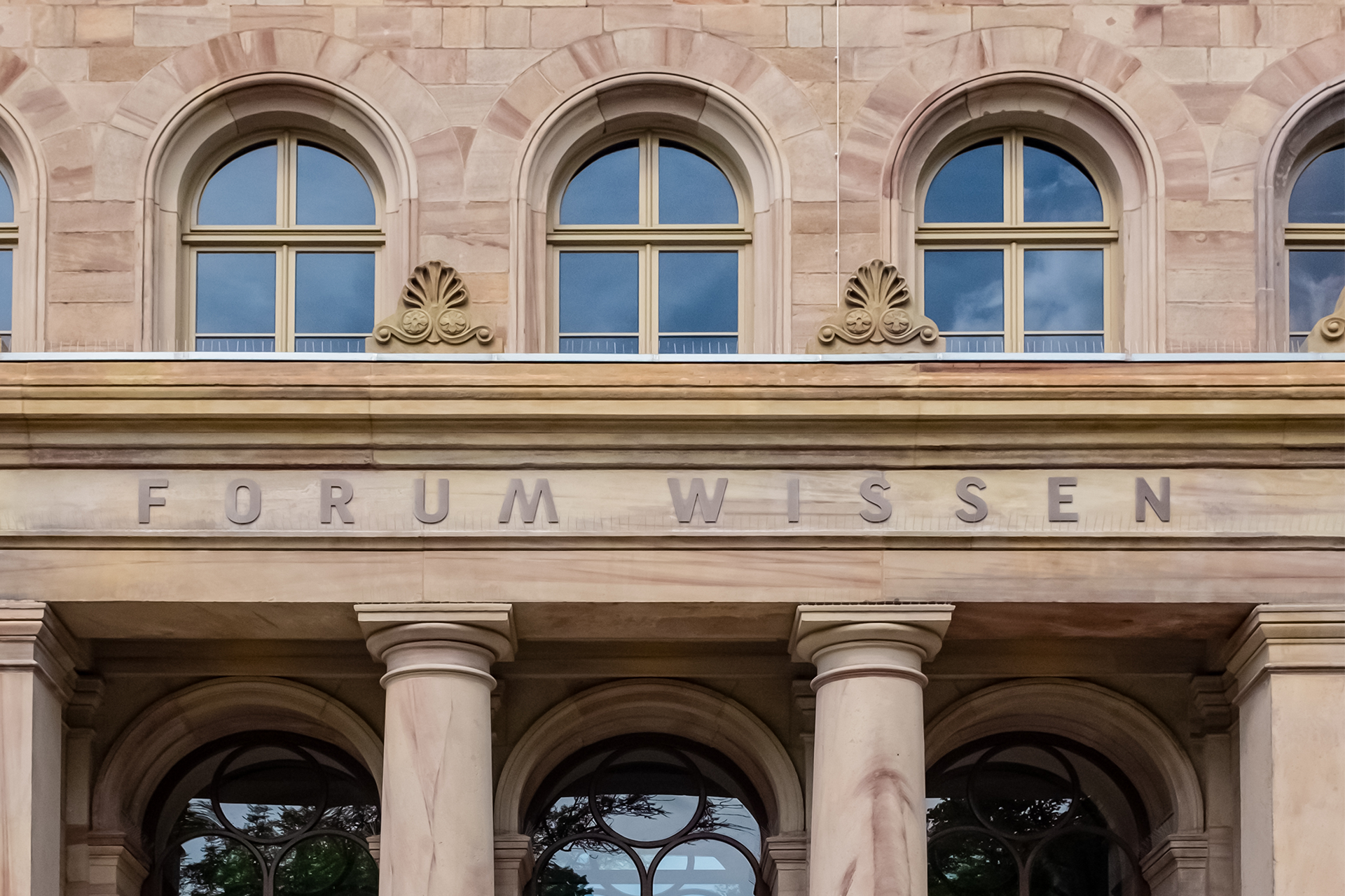 Die historische Fassade des Forum Wissen Göttingen