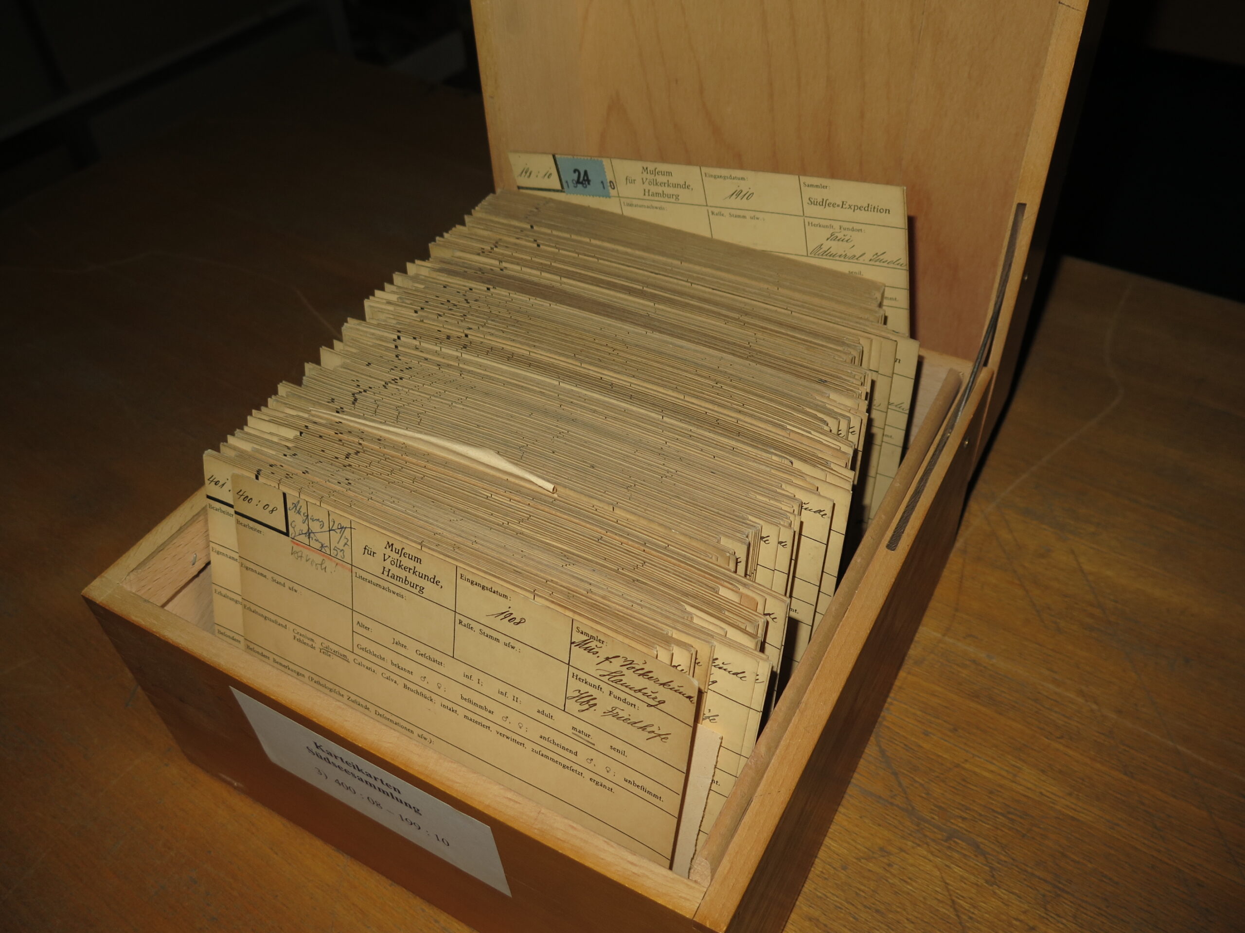 Unpacking Colonialism - Forum Wissen