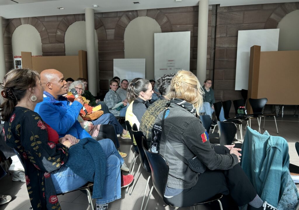 Lebendige Diskussion zum Film "Oceanbone" zum Thema Provenienzforschung aus Sicht der Ahnen