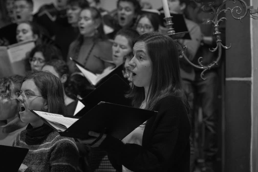Sängerinnen des Universitätschors beim Konzert