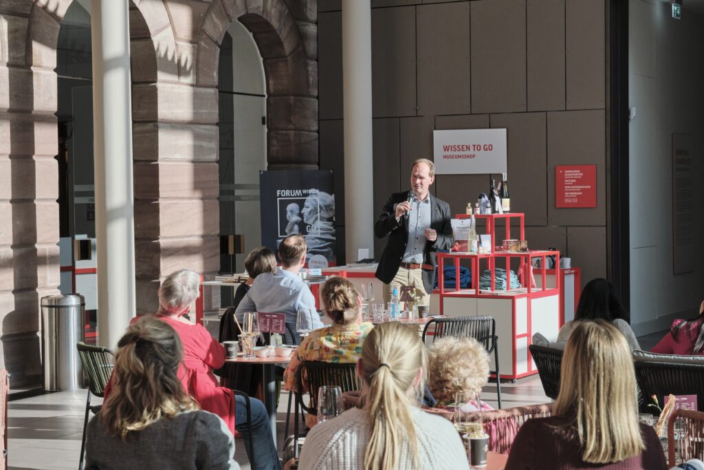 "Hineingeschmeckt" - die neue Veranstaltungsreihe im Forum Wissen. Kustod*innen der Göttinger Sammlungen präsentieren spannende Objekte. 